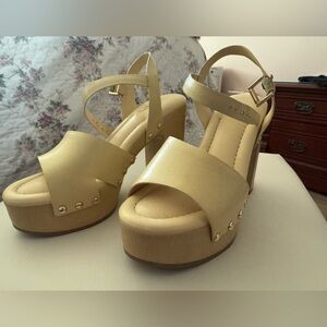 NWOT Franco Sarto platform Sandals